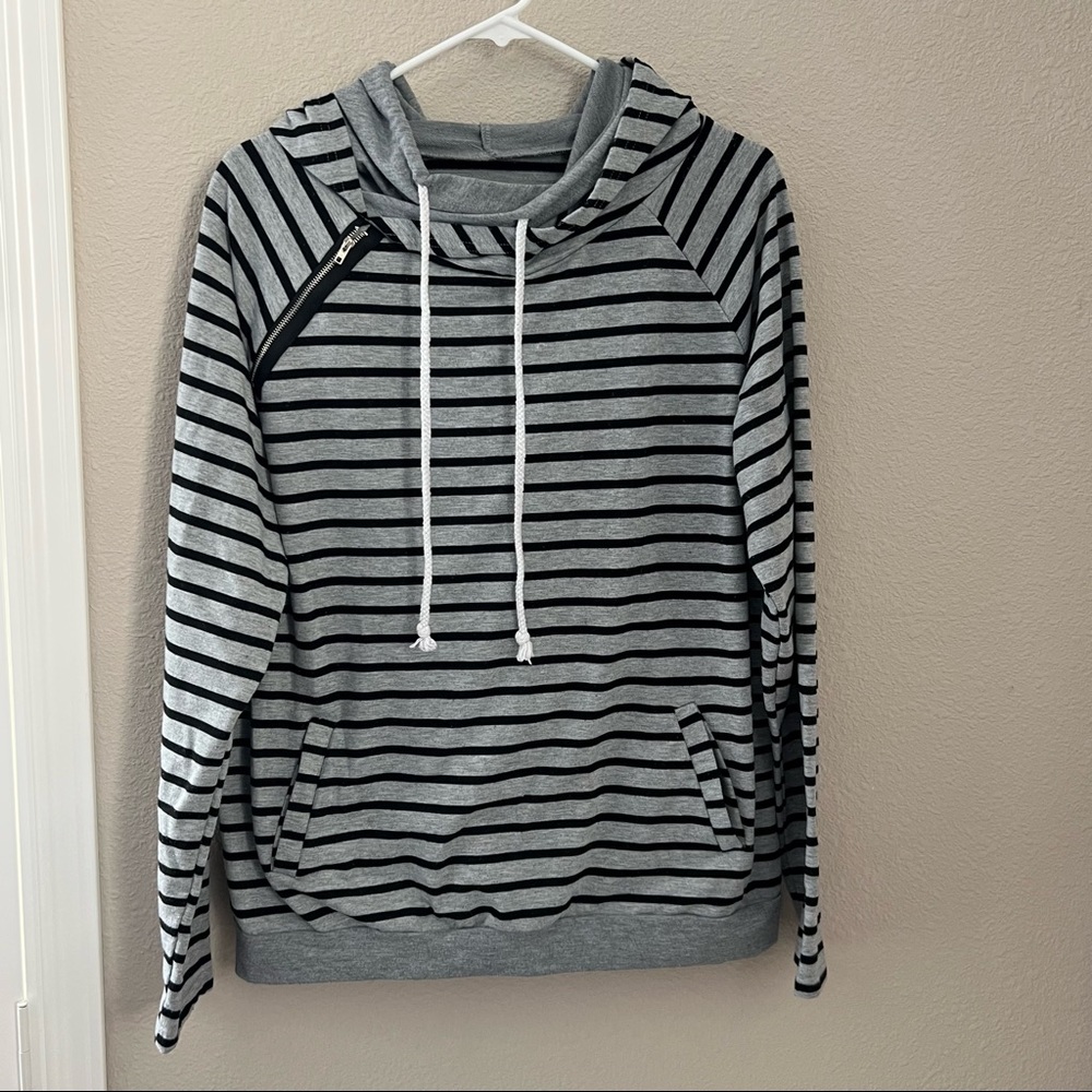 Unbranded Women's Gray and Black Stripes Hoodie Size XL